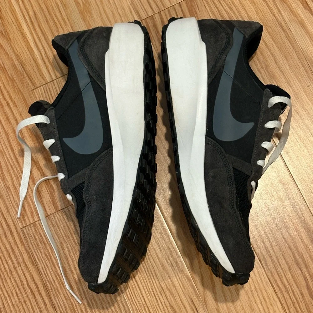 Nike Waffle Debut Mens Black Sneakers - Picture 3 of 16